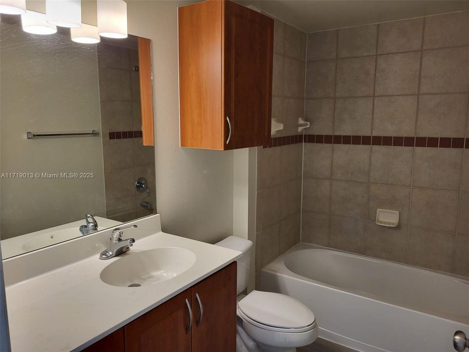 For Rent: $2,150 (2 beds, 2 baths, 1141 Square Feet)