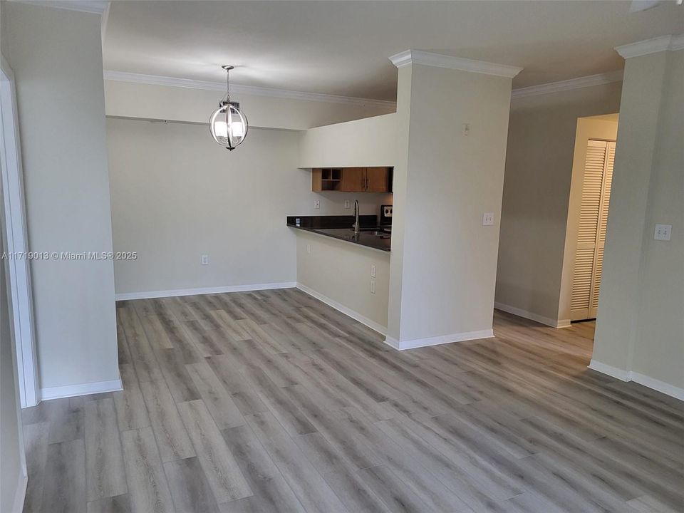 For Rent: $2,150 (2 beds, 2 baths, 1141 Square Feet)