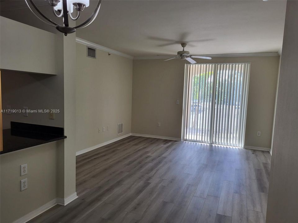 For Rent: $2,150 (2 beds, 2 baths, 1141 Square Feet)