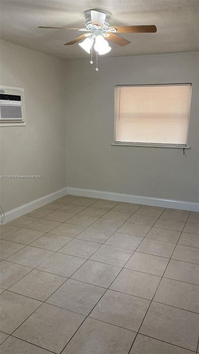 For Rent: $1,975 (2 beds, 1 baths, 912 Square Feet)