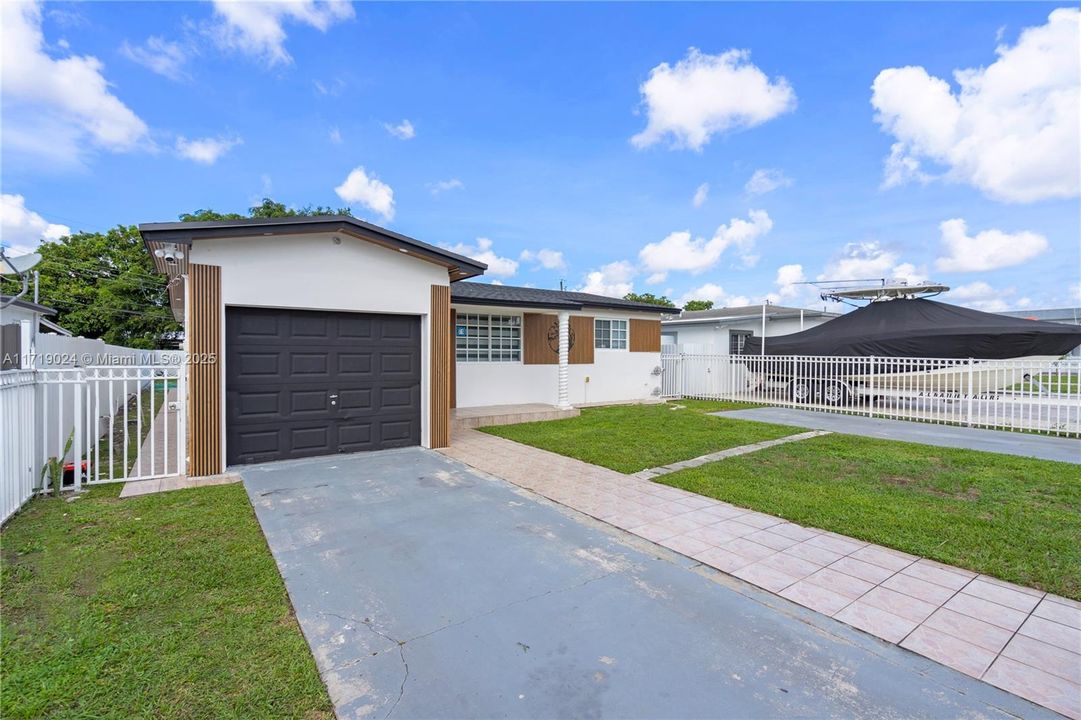 For Sale: $720,000 (3 beds, 3 baths, 2005 Square Feet)