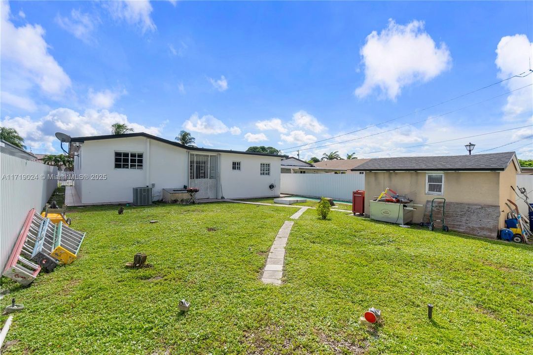 For Sale: $720,000 (3 beds, 3 baths, 2005 Square Feet)