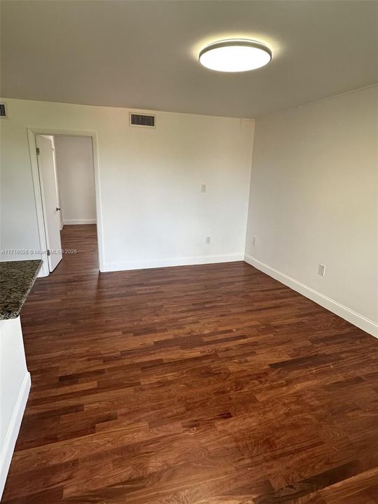 For Rent: $1,950 (1 beds, 1 baths, 600 Square Feet)