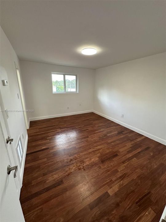 For Rent: $1,950 (1 beds, 1 baths, 600 Square Feet)