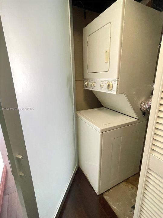 For Rent: $2,300 (1 beds, 1 baths, 649 Square Feet)