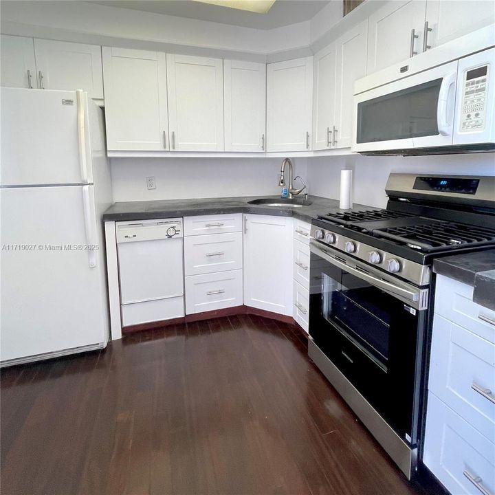 For Rent: $2,300 (1 beds, 1 baths, 649 Square Feet)