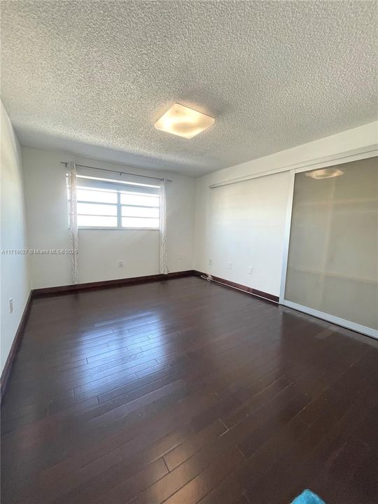 For Rent: $2,300 (1 beds, 1 baths, 649 Square Feet)