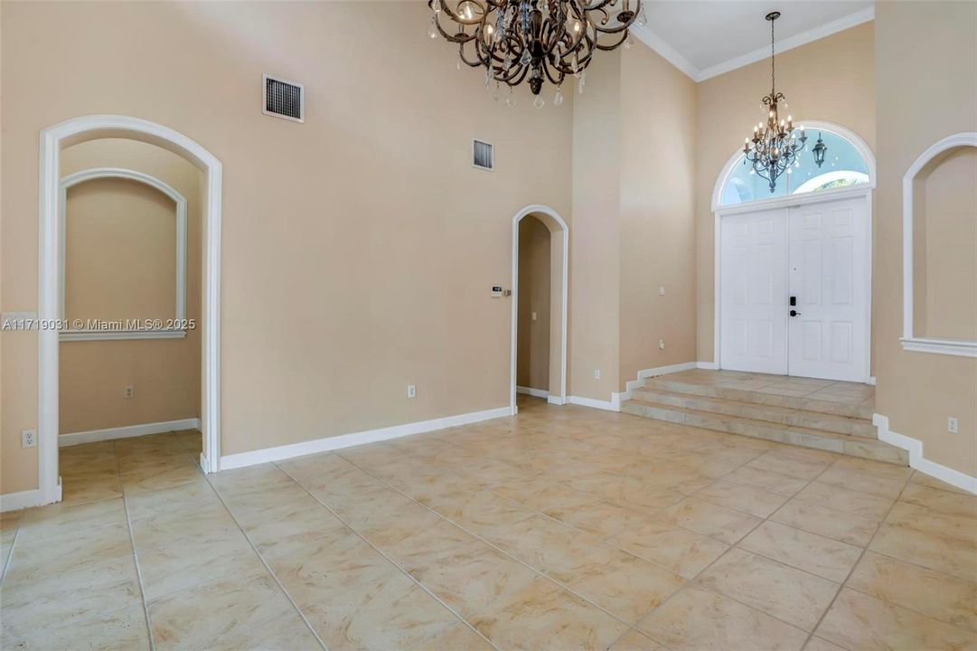 最近售出: $1,280,000 (5 贝兹, 4 浴室, 3385 平方英尺)