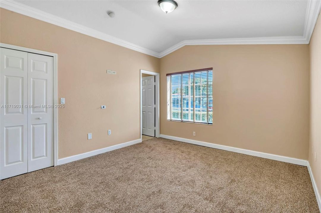 最近售出: $1,280,000 (5 贝兹, 4 浴室, 3385 平方英尺)