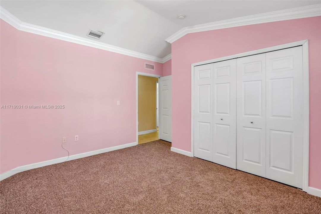 最近售出: $1,280,000 (5 贝兹, 4 浴室, 3385 平方英尺)