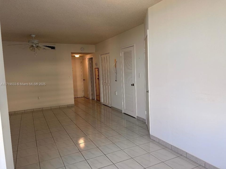 For Sale: $354,900 (1 beds, 1 baths, 600 Square Feet)