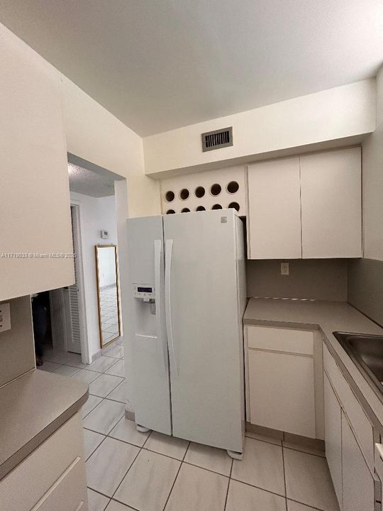 For Sale: $354,900 (1 beds, 1 baths, 600 Square Feet)