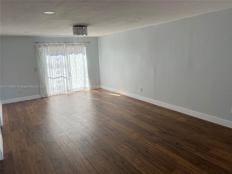 For Rent: $3,000 (3 beds, 2 baths, 1502 Square Feet)