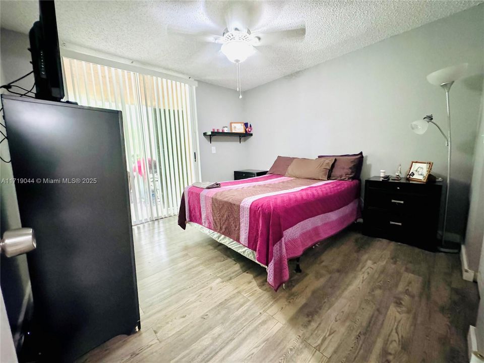 For Sale: $210,000 (2 beds, 2 baths, 1057 Square Feet)