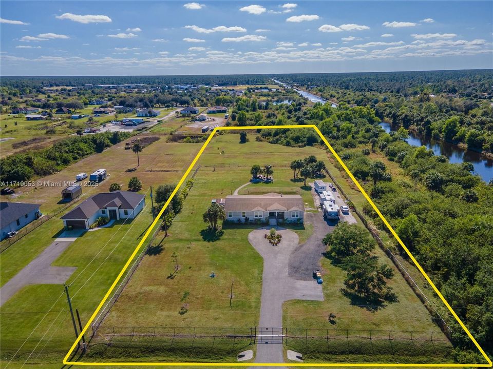 Active With Contract: $530,000 (4 beds, 3 baths, 2720 Square Feet)