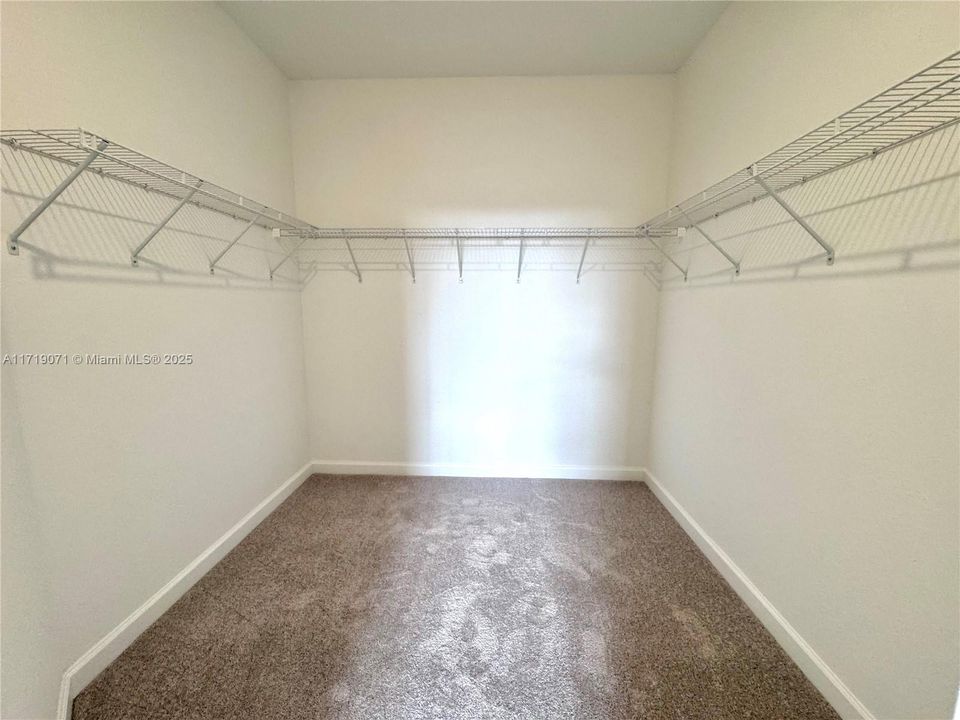 For Rent: $2,700 (3 beds, 2 baths, 1697 Square Feet)