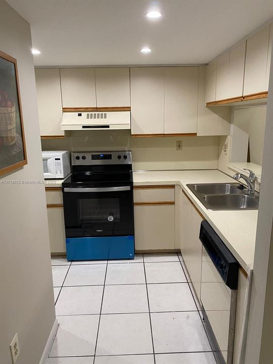 For Rent: $2,400 (2 beds, 2 baths, 0 Square Feet)