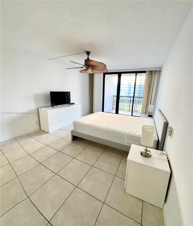 For Rent: $2,900 (1 beds, 2 baths, 1020 Square Feet)