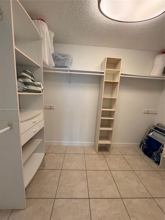 For Rent: $2,900 (1 beds, 2 baths, 1020 Square Feet)