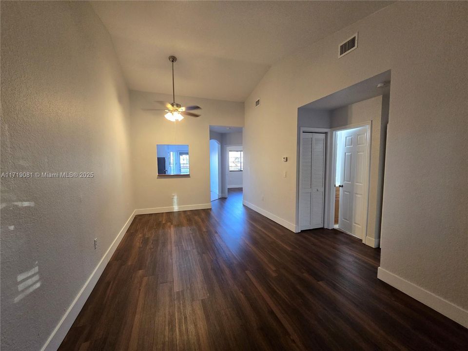 For Rent: $2,000 (2 beds, 2 baths, 919 Square Feet)