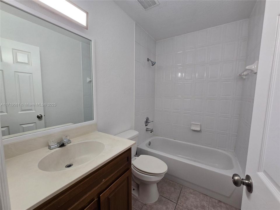 For Rent: $2,000 (2 beds, 2 baths, 919 Square Feet)