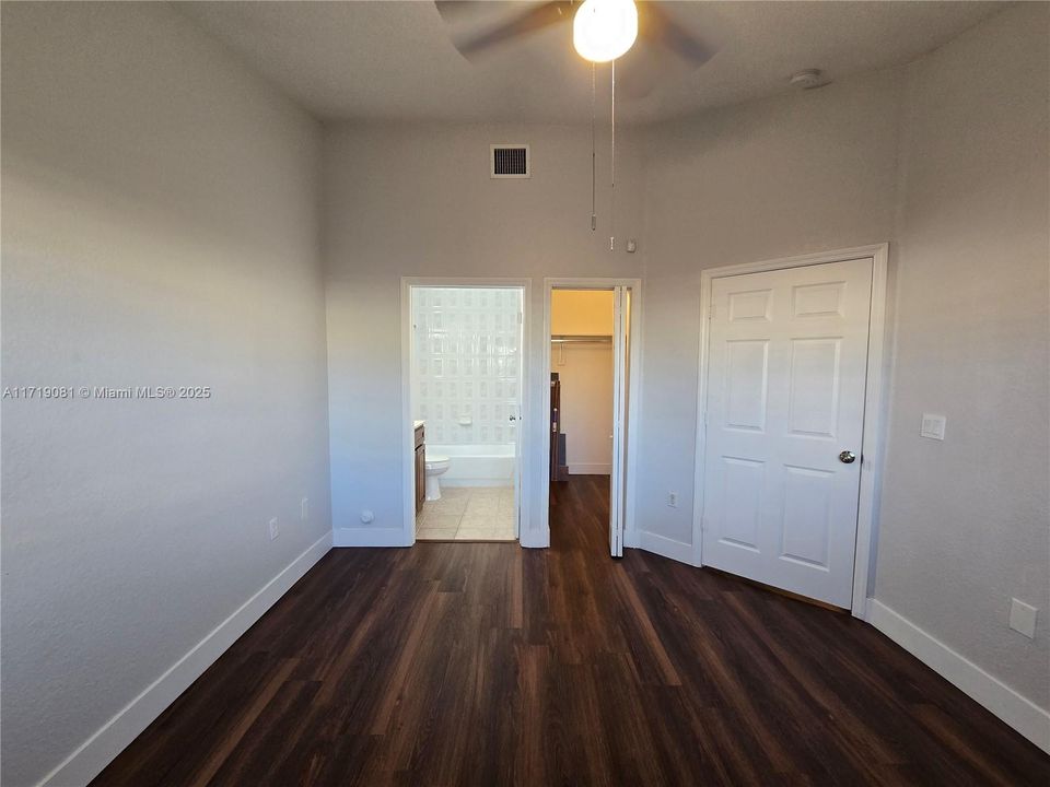 For Rent: $2,000 (2 beds, 2 baths, 919 Square Feet)