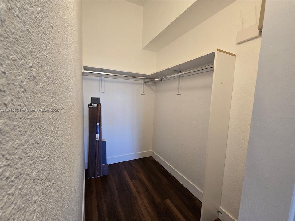 For Rent: $2,000 (2 beds, 2 baths, 919 Square Feet)