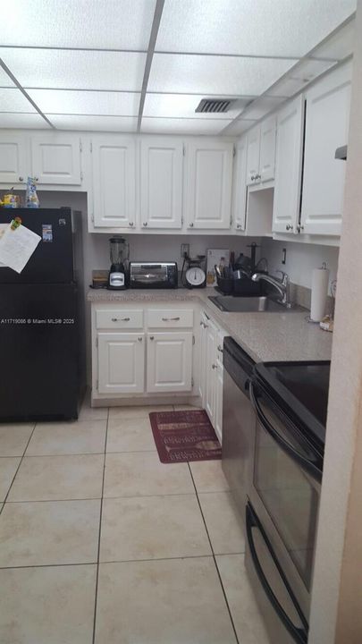 For Sale: $195,000 (1 beds, 1 baths, 673 Square Feet)