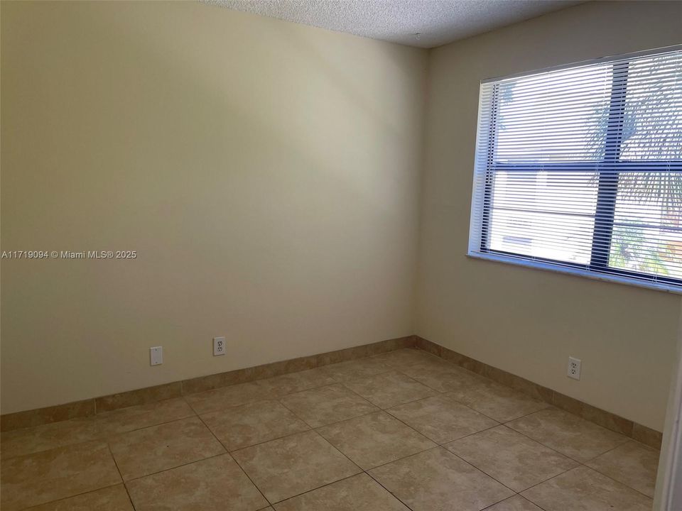 For Sale: $236,900 (2 beds, 2 baths, 937 Square Feet)