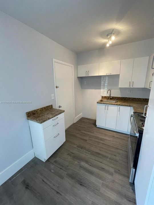 For Sale: $194,999 (1 beds, 1 baths, 550 Square Feet)