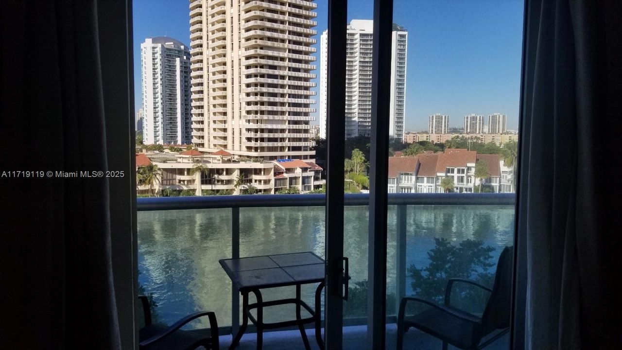 For Sale: $330,000 (1 beds, 1 baths, 1000 Square Feet)