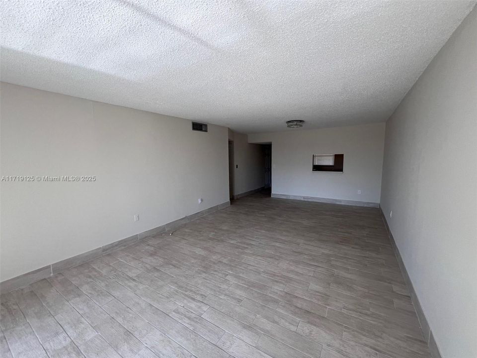 For Rent: $1,750 (2 beds, 2 baths, 1000 Square Feet)