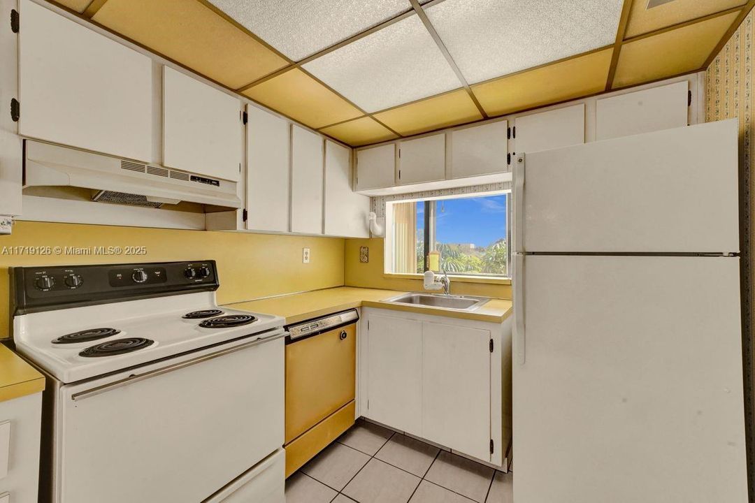 For Rent: $2,600 (2 beds, 2 baths, 1086 Square Feet)