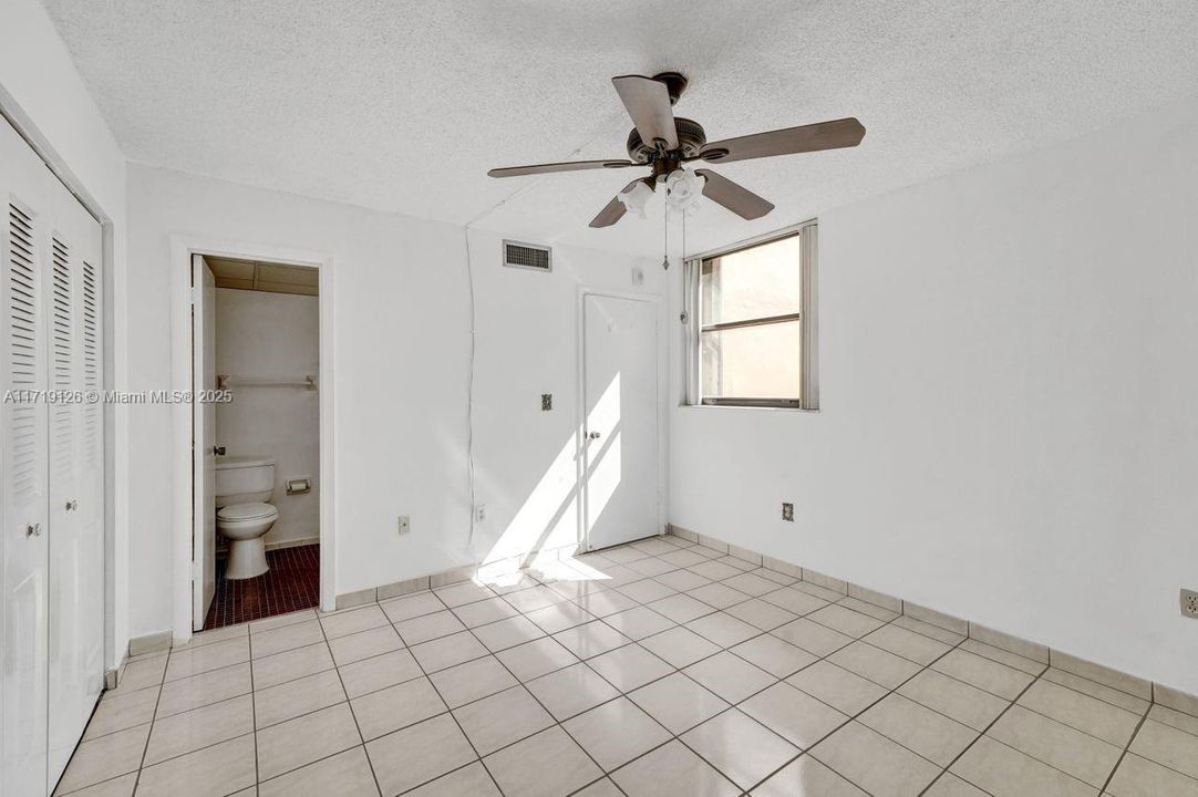 For Rent: $2,600 (2 beds, 2 baths, 1086 Square Feet)