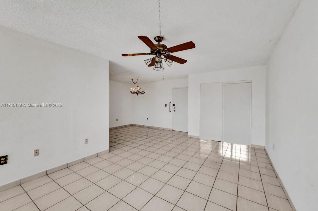 For Rent: $2,600 (2 beds, 2 baths, 1086 Square Feet)