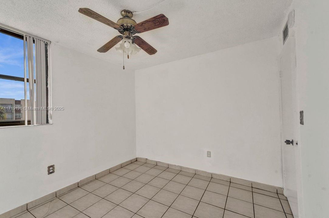 For Rent: $2,600 (2 beds, 2 baths, 1086 Square Feet)