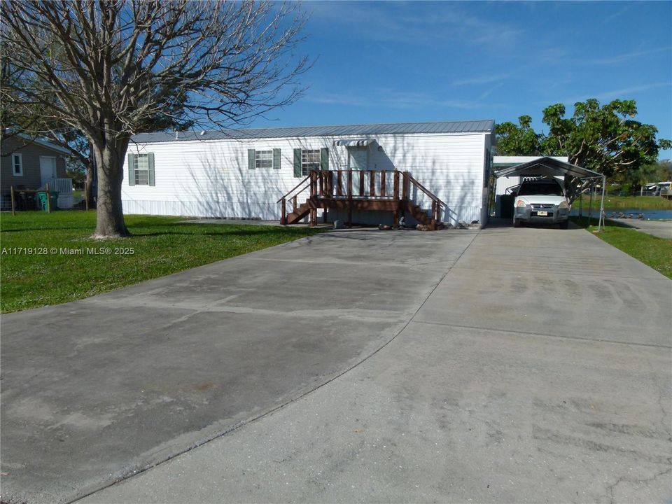 For Sale: $218,850 (2 beds, 2 baths, 728 Square Feet)