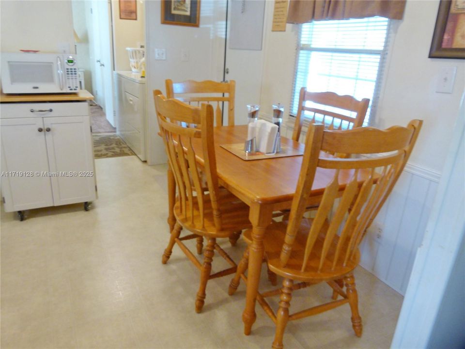 For Sale: $218,850 (2 beds, 2 baths, 728 Square Feet)