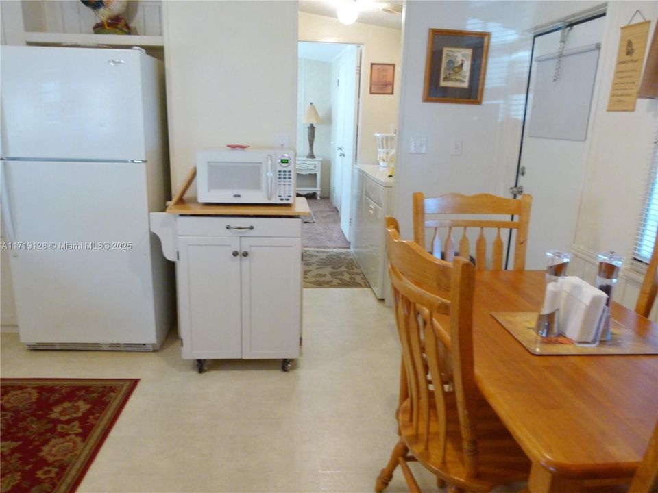 For Sale: $218,850 (2 beds, 2 baths, 728 Square Feet)