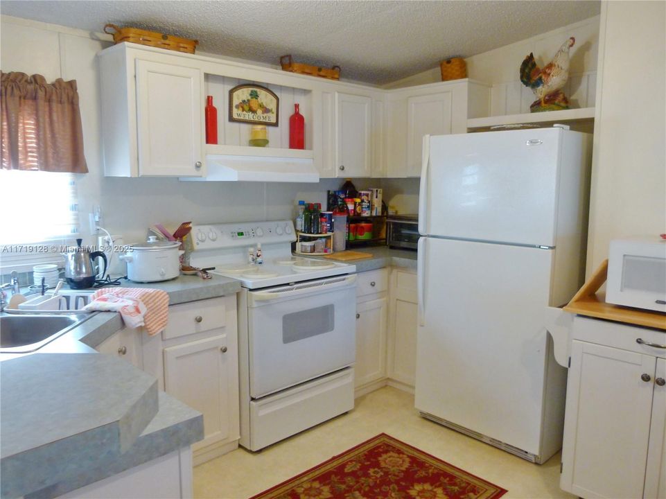 For Sale: $218,850 (2 beds, 2 baths, 728 Square Feet)