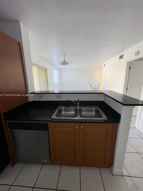 For Rent: $2,400 (3 beds, 2 baths, 1088 Square Feet)