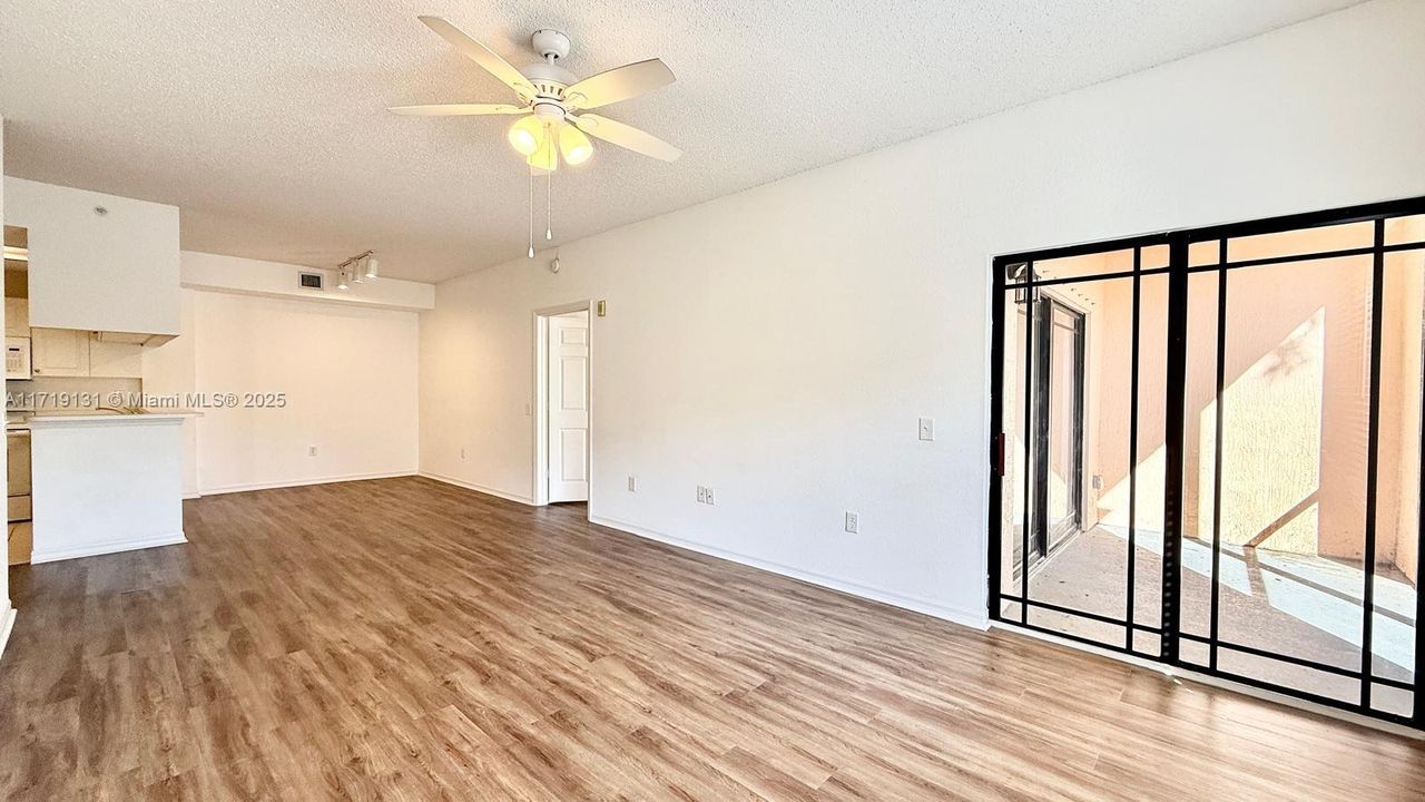 For Rent: $2,500 (2 beds, 2 baths, 1092 Square Feet)