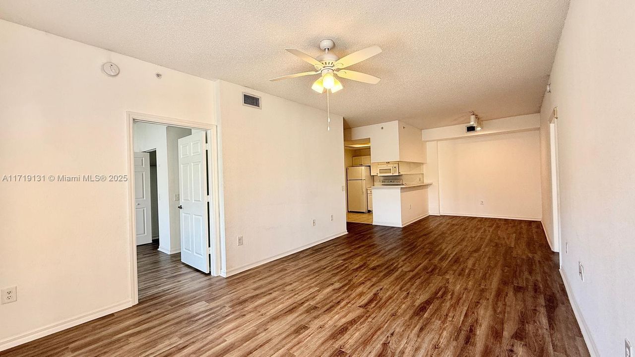 For Rent: $2,500 (2 beds, 2 baths, 1092 Square Feet)