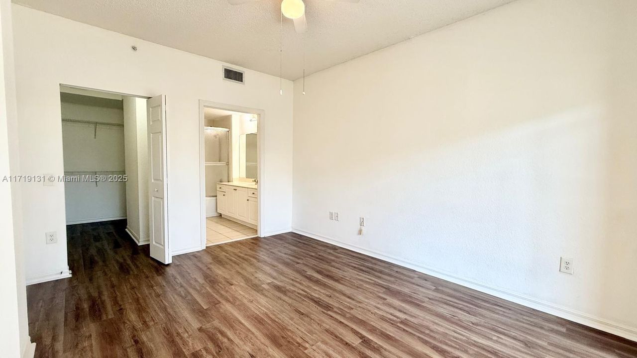 For Rent: $2,500 (2 beds, 2 baths, 1092 Square Feet)