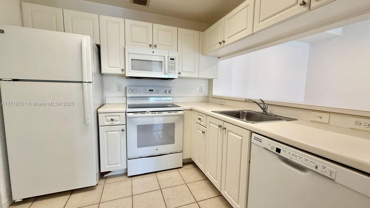 For Rent: $2,500 (2 beds, 2 baths, 1092 Square Feet)