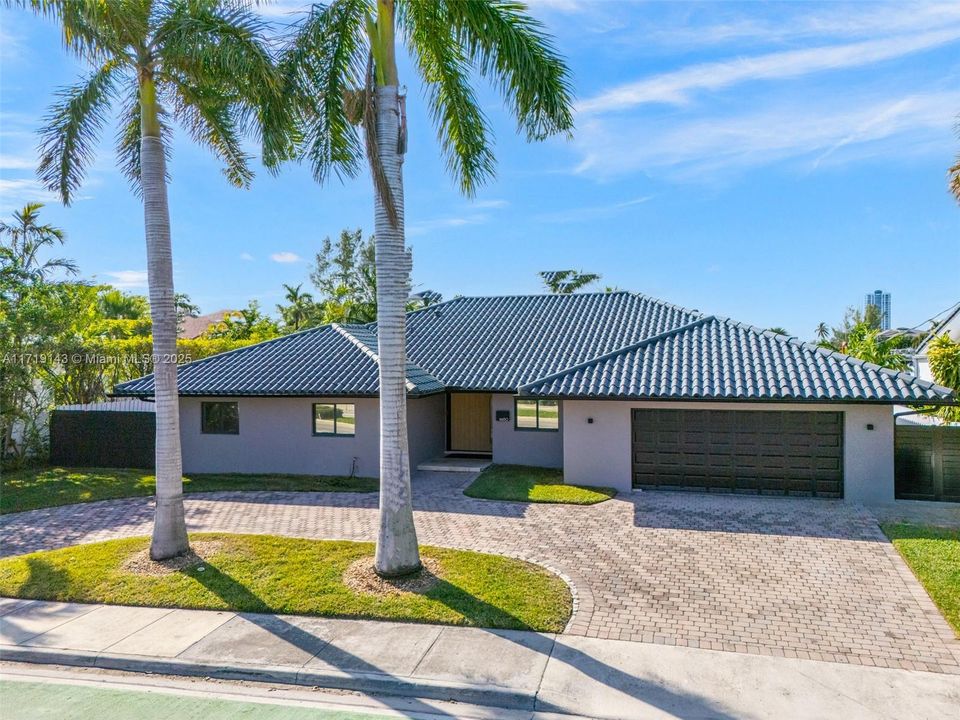 For Sale: $3,750,000 (4 beds, 2 baths, 2723 Square Feet)