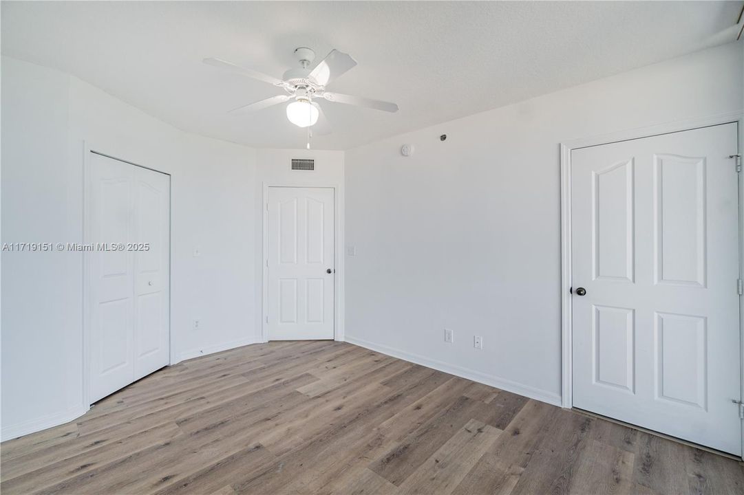 For Sale: $530,000 (2 beds, 2 baths, 1072 Square Feet)