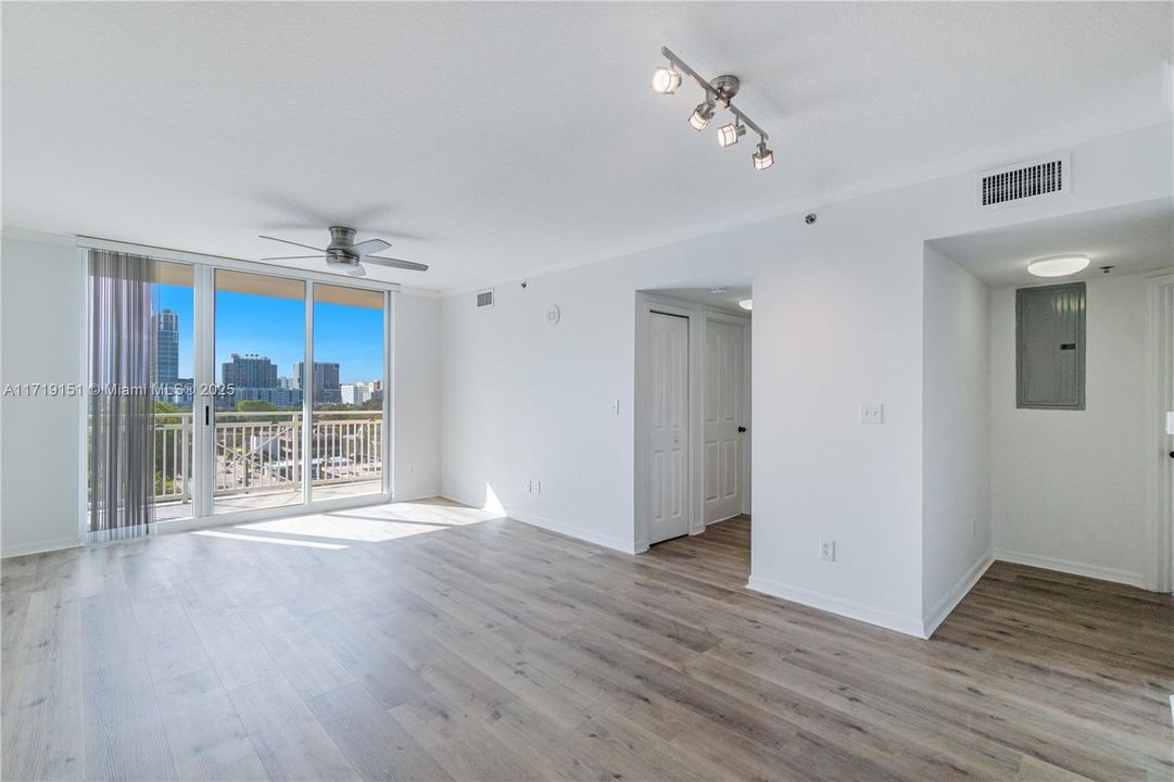 For Sale: $530,000 (2 beds, 2 baths, 1072 Square Feet)