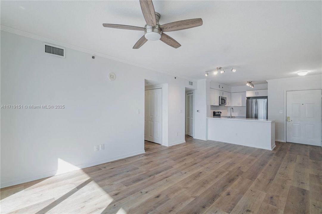 For Sale: $530,000 (2 beds, 2 baths, 1072 Square Feet)