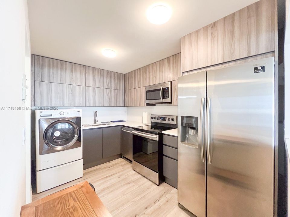 For Rent: $3,100 (1 beds, 1 baths, 868 Square Feet)